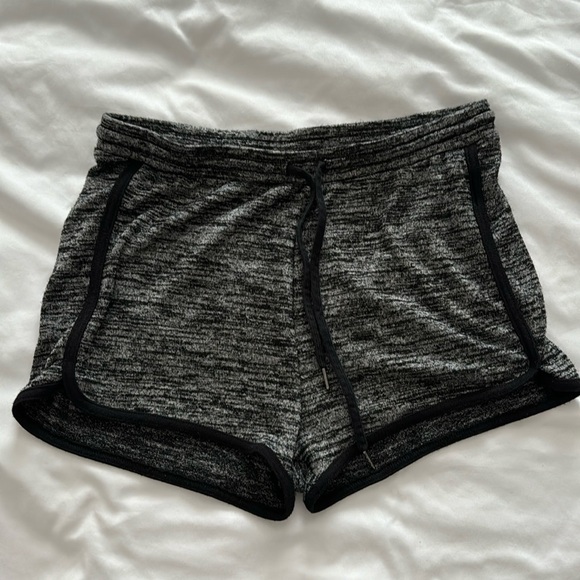 Aritzia Wilfred free shorts - Picture 1 of 2